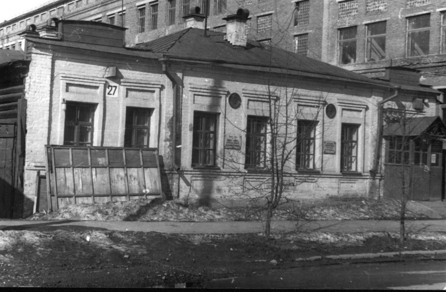 Со временем здание немного поменялось. Со временем здание немного поменялось.