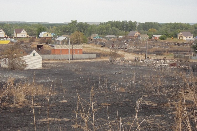 Расположенные на окраине хутора дома полностью сгорели