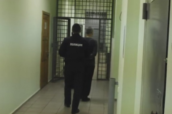 Мужчина не знал, сколько денег ему отдали в в офисе компании Мужчина не знал, сколько денег ему отдали в в офисе компании