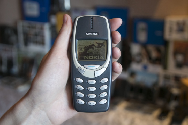 «Неубиваемая» Nokia 3310 с легендарной заставкой