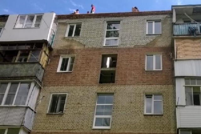 В пострадавшем от взрыва доме в Таганроге восстановлены стены В пострадавшем от взрыва доме в Таганроге восстановлены стены
