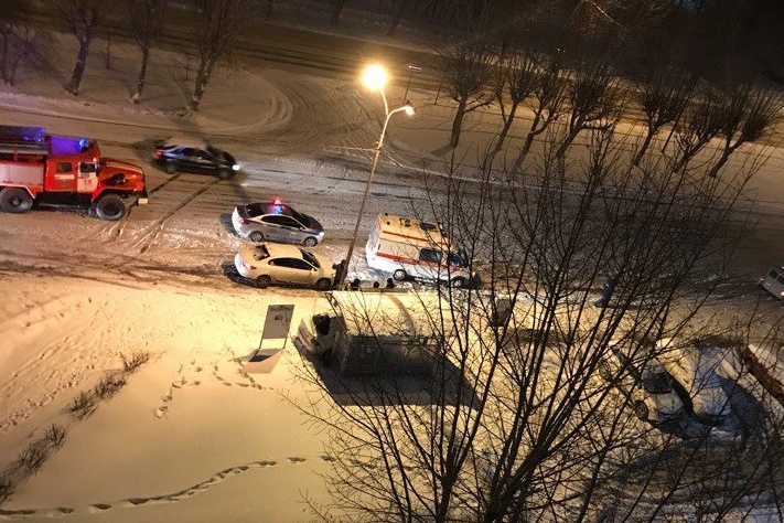 Пассажиры иномарки уехали с места ДТП на такси до приезда врачей, сотрудников МЧС и ГИБДД Пассажиры иномарки уехали с места ДТП на такси до приезда врачей, сотрудников МЧС и ГИБДД