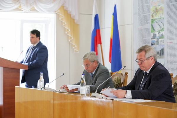 Донские власти пообщались с работниками шахтерских предприятий-банкротов в Гуково Донские власти пообщались с работниками шахтерских предприятий-банкротов в Гуково