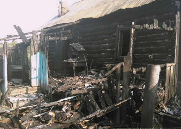 Дом сгорел полностью Дом сгорел полностью