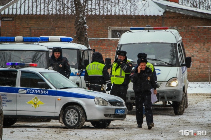 Полицейские осмотрели место ДТП Полицейские осмотрели место ДТП