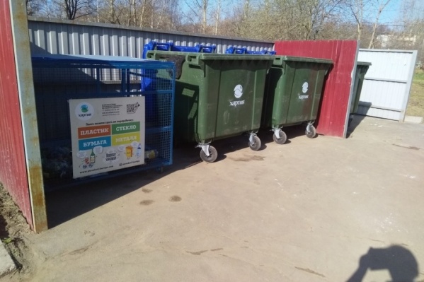 Новые мусорные контейнеры поставили в двух брагинских дворах Новые мусорные контейнеры поставили в двух брагинских дворах