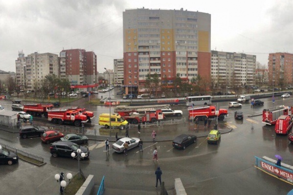 На Московский тракт по тревоге съехались представители всех экстренных служб На Московский тракт по тревоге съехались представители всех экстренных служб