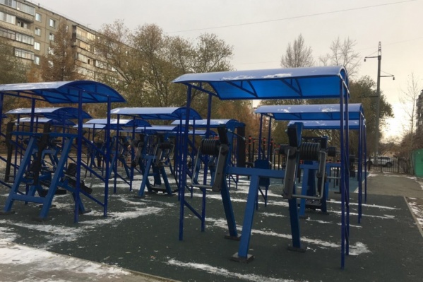 У тренажеров есть козырьки, поэтому здесь можно заниматься в дождь У тренажеров есть козырьки, поэтому здесь можно заниматься в дождь