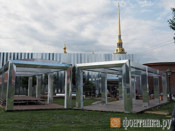 Подготовка к вечеринке "Газпромбанка"/Михаил Огнев/"Фонтанка.ру"
