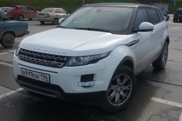 Несмотря на хитрую сигнализацию, Range Rover увели за пару минут.
Несмотря на хитрую сигнализацию, Range Rover увели за пару минут.