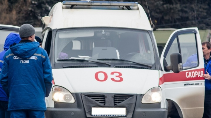 Водитель такси принял роды прямо на трассе под Ростовом
