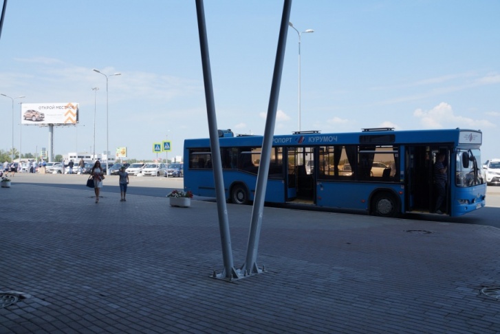 Руководство аэропорта планирует сократить пробки на въезде и выезде Руководство аэропорта планирует сократить пробки на въезде и выезде