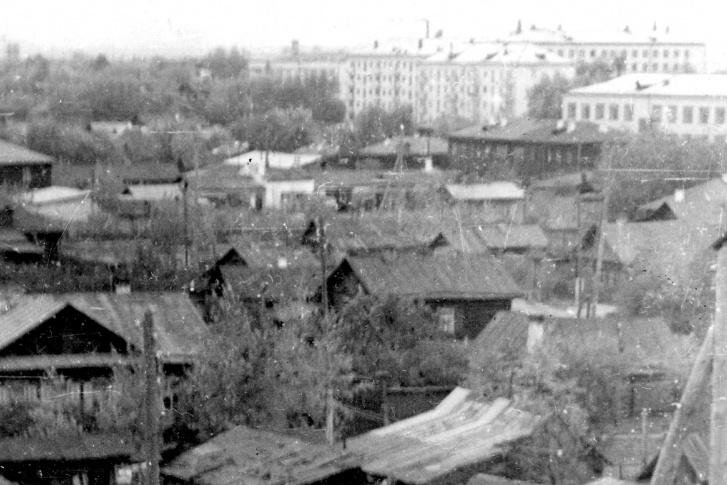 Вид с угла улиц Репина и Токарей в 1960-е. Вид с угла улиц Репина и Токарей в 1960-е.