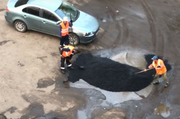 Разровняли асфальт очень аккуратно Разровняли асфальт очень аккуратно