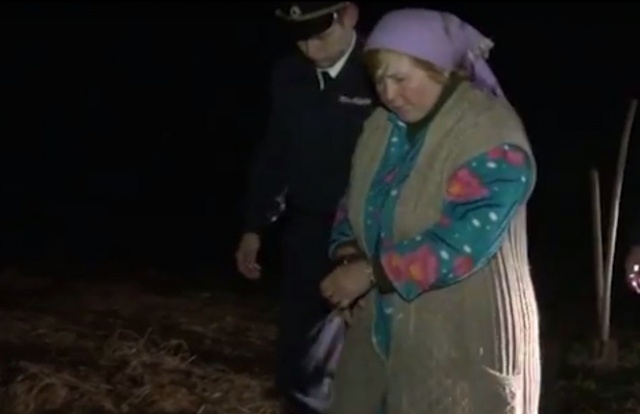 Приемная мать показала полицейским место захоронения ребенка Приемная мать показала полицейским место захоронения ребенка