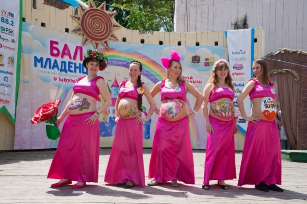 Конкурс «Арт-животик» всегда вызывает радостные улыбки гостей праздника Конкурс «Арт-животик» всегда вызывает радостные улыбки гостей праздника