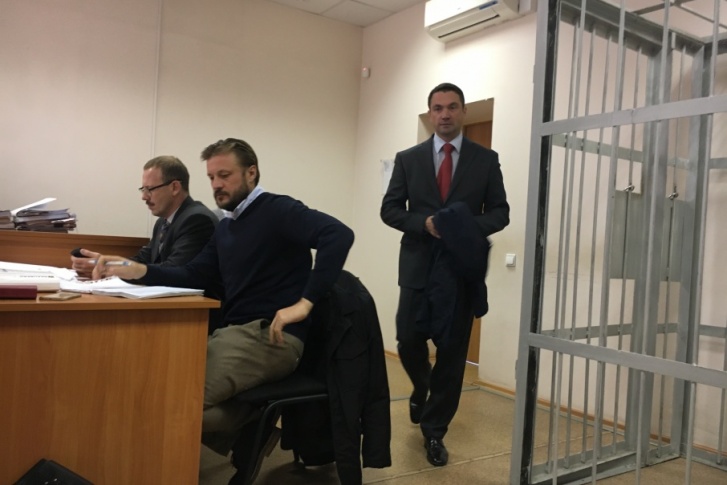 Алексей Лошкин признался суду, что скандальный контракт на охрану губернатора проверяли формально