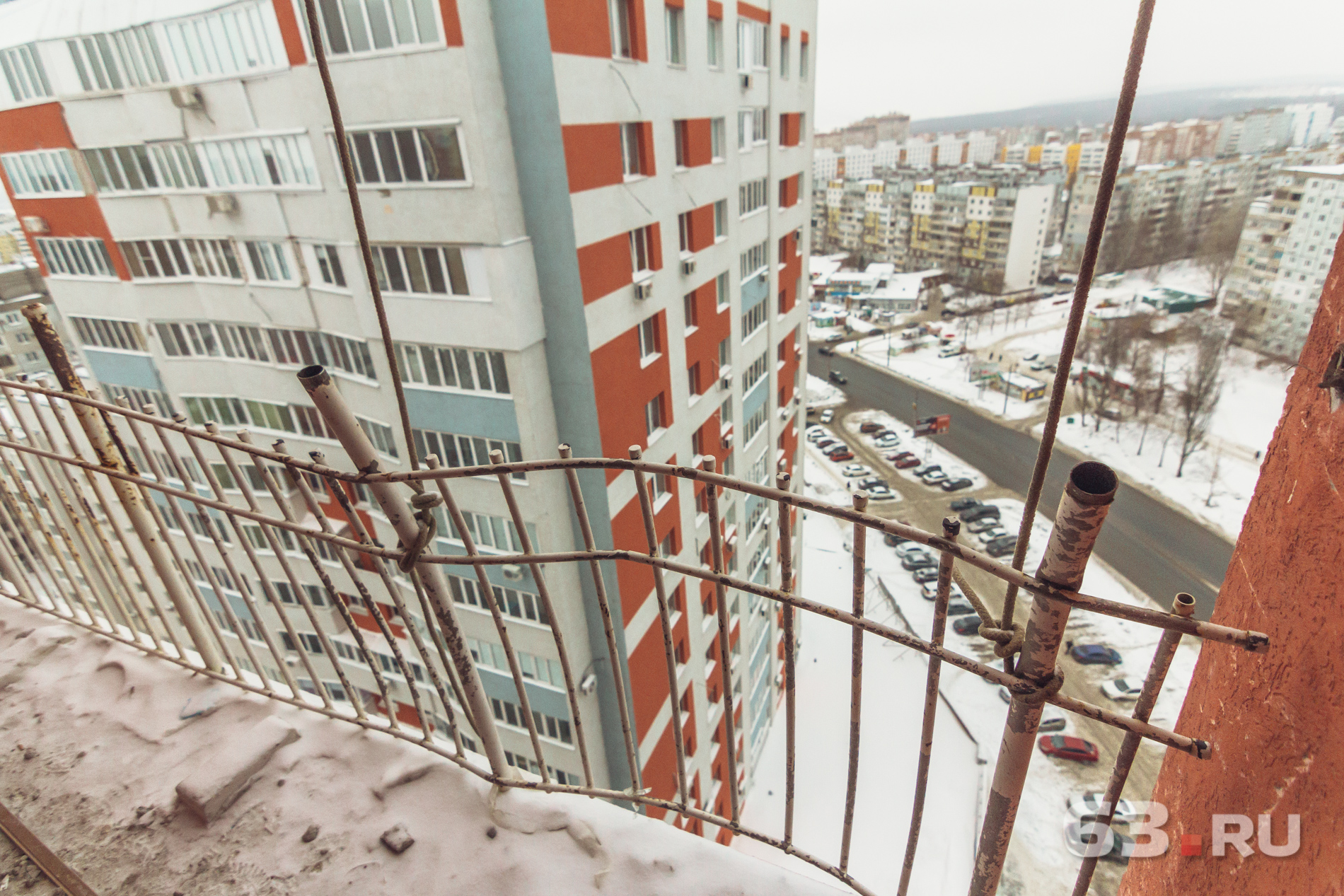 Взрывная волна погнула балконные крепления Взрывная волна погнула балконные крепления
