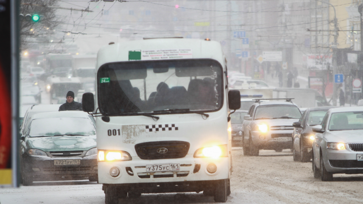 Автобус Суворовский. Автобус 81 Ростов на Дону. Новогодний автобус Новочеркасск. Автобус Суворовская Москва.