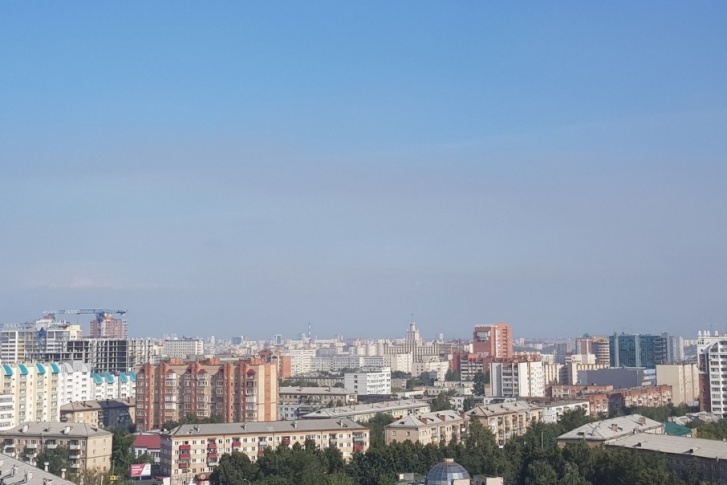 Серая дымка над городом совсем не похожа на облака Серая дымка над городом совсем не похожа на облака