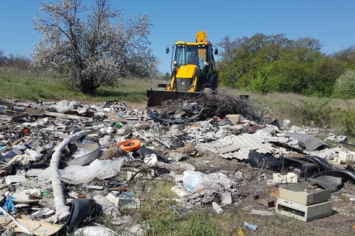 Уже на следующий день волгоградцы испортили пейзаж новыми мешками с мусором Уже на следующий день волгоградцы испортили пейзаж новыми мешками с мусором