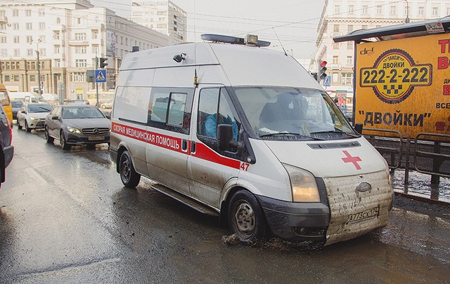 В Челябинске иномарка на левом повороте подставилась под удар «Лады»