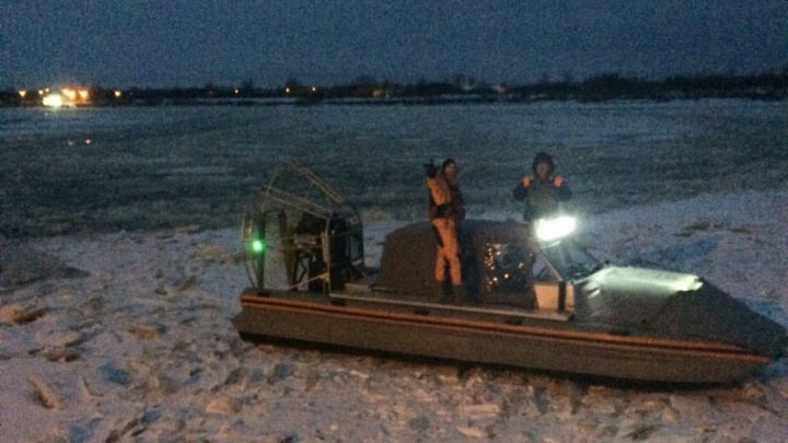 В Архангельске спасатели спасли жизнь 23-летнему «путешественнику» по льду