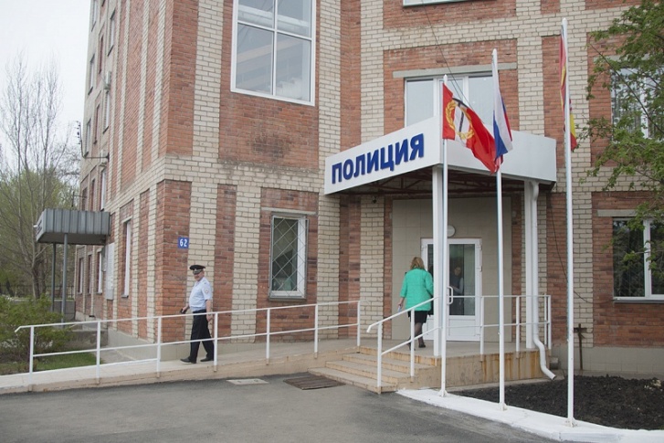 Бывший опер копейского отдела возместил старушке причинённый ущерб Бывший опер копейского отдела возместил старушке причинённый ущерб