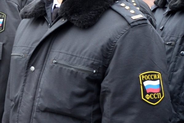 Приставы конфисковали у мужчины иномарку Приставы конфисковали у мужчины иномарку