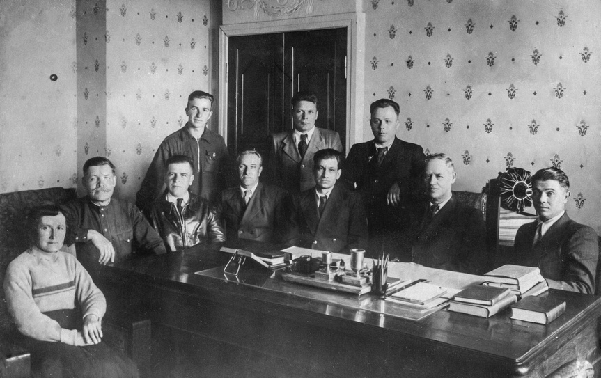 Павел Соловьев (крайний справа) в кабинете Аркадия Швецова