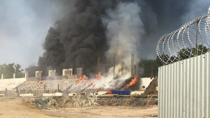 В Таганроге на стадионе «Торпедо» горела опалубка на трибунах