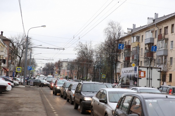 Центр Ярославля на весь день увяз в пробках Центр Ярославля на весь день увяз в пробках