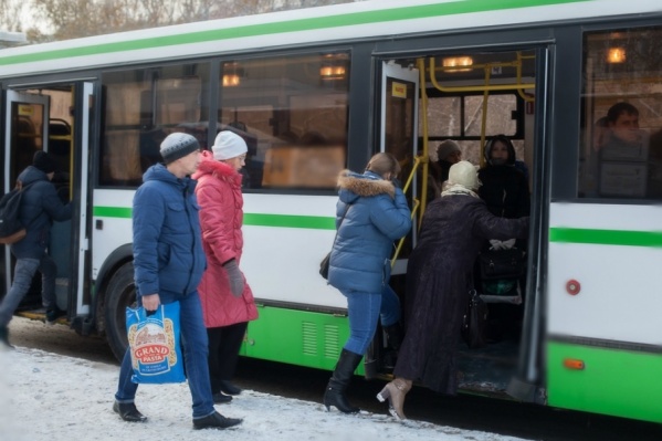 Девочку высадили из автобуса, потому что у школьницы не хватило 5 рублей на оплату проезда Девочку высадили из автобуса, потому что у школьницы не хватило 5 рублей на оплату проезда