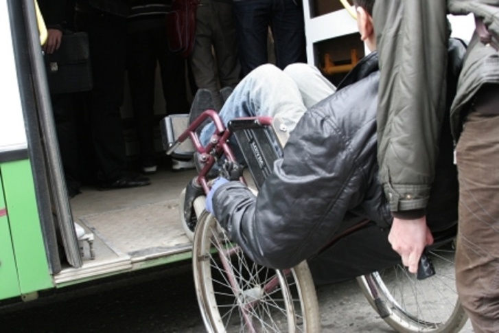 По словам министра Павла Фокина, сейчас принимаются меры по обеспечению людей с инвалидностью рабочими местами