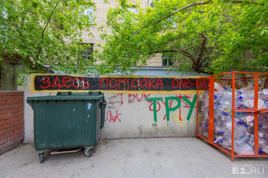 Студенты такие студенты.
Студенты такие студенты.