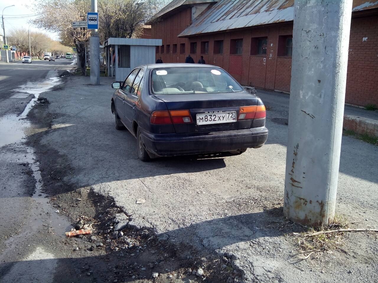 У проходной завода на Аккумуляторной У проходной завода на Аккумуляторной
