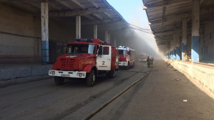 В Самаре ликвидировали возгорание в ангаре на оптовом рынке «Самара»