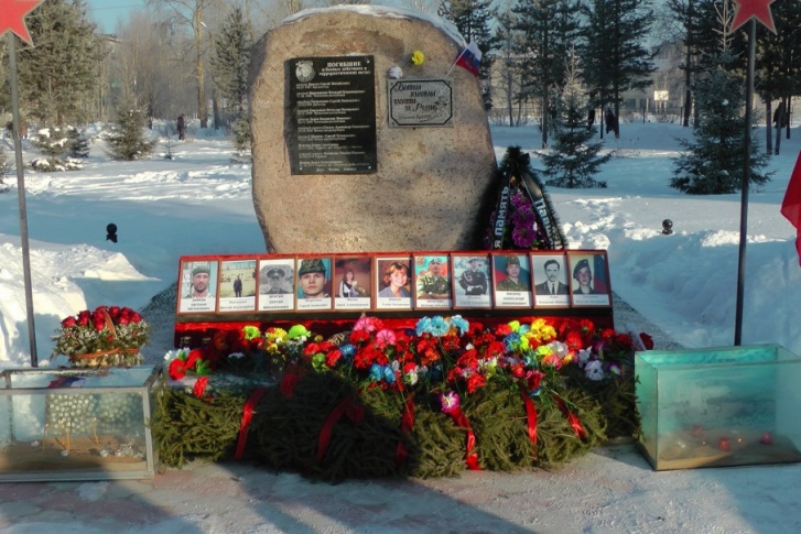 15 февраля североонежцы почтили память погибших в Афганистане, Чечне и других военных конфликтах. Первый на стенде — Евгений Аликов, убитый в Сирии 15 февраля североонежцы почтили память погибших в Афганистане, Чечне и других военных конфликтах. Первый на стенде — Евгений Аликов, убитый в Сирии