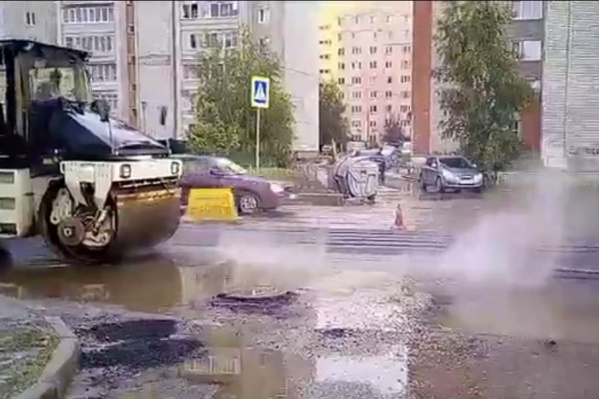 На Серго Орджоникидзе асфальт закатали в лужу На Серго Орджоникидзе асфальт закатали в лужу