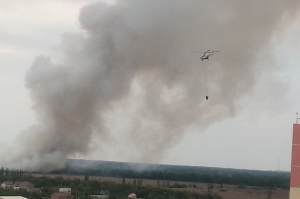 Пожарные продолжают тушить возгорание Пожарные продолжают тушить возгорание