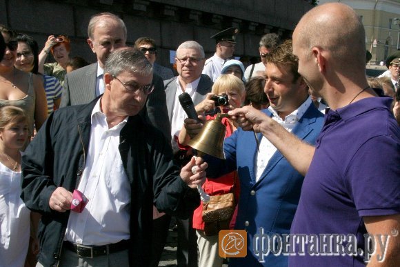"Рулевой акции" сатирик Семен Альтов.