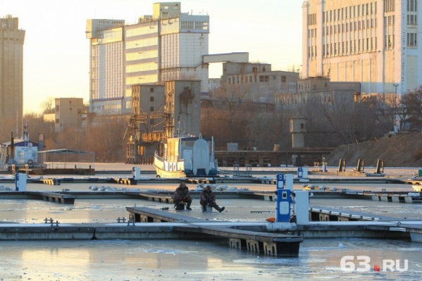 Толщина льда на воде менее 10 см Толщина льда на воде менее 10 см