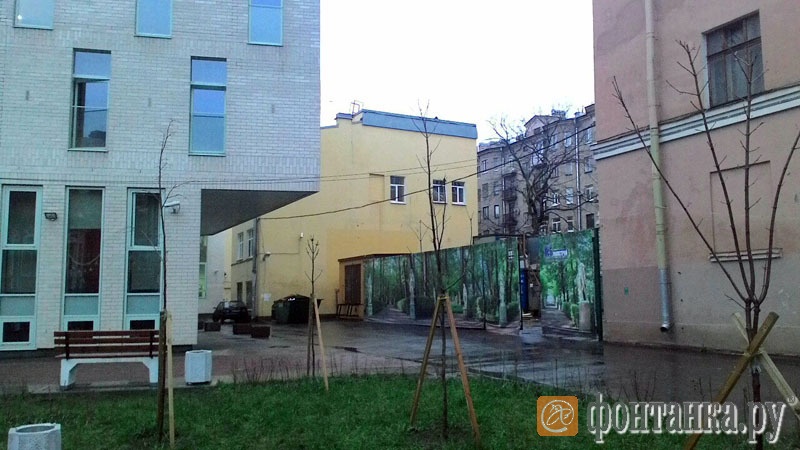 На месте желтого здания возведут учебный театр