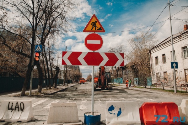 В это трудно поверить, но с начала этого столетия Осипенко не ремонтировали ни разу. А ливнёвки тут и вовсе никогда не было В это трудно поверить, но с начала этого столетия Осипенко не ремонтировали ни разу. А ливнёвки тут и вовсе никогда не было
