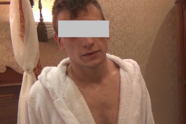 Пакетик с наркотиками нашли у ранее судимого 25-летнего парня.
Пакетик с наркотиками нашли у ранее судимого 25-летнего парня.