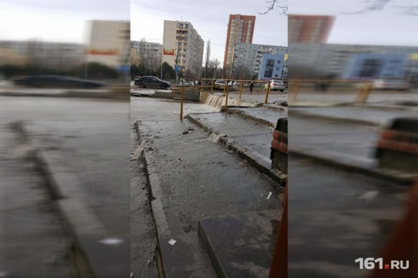 На проспекте Космонавтов образовался коммунальный водопад На проспекте Космонавтов образовался коммунальный водопад