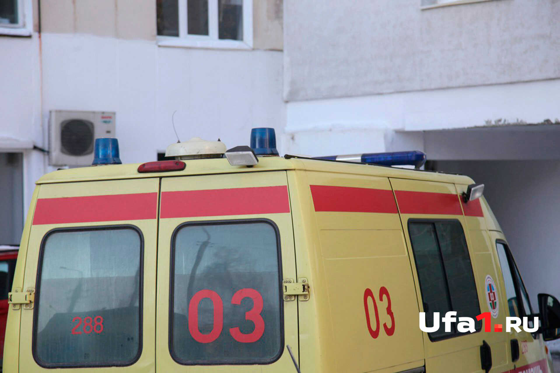 Школьника увезли на скорой в больницу Школьника увезли на скорой в больницу