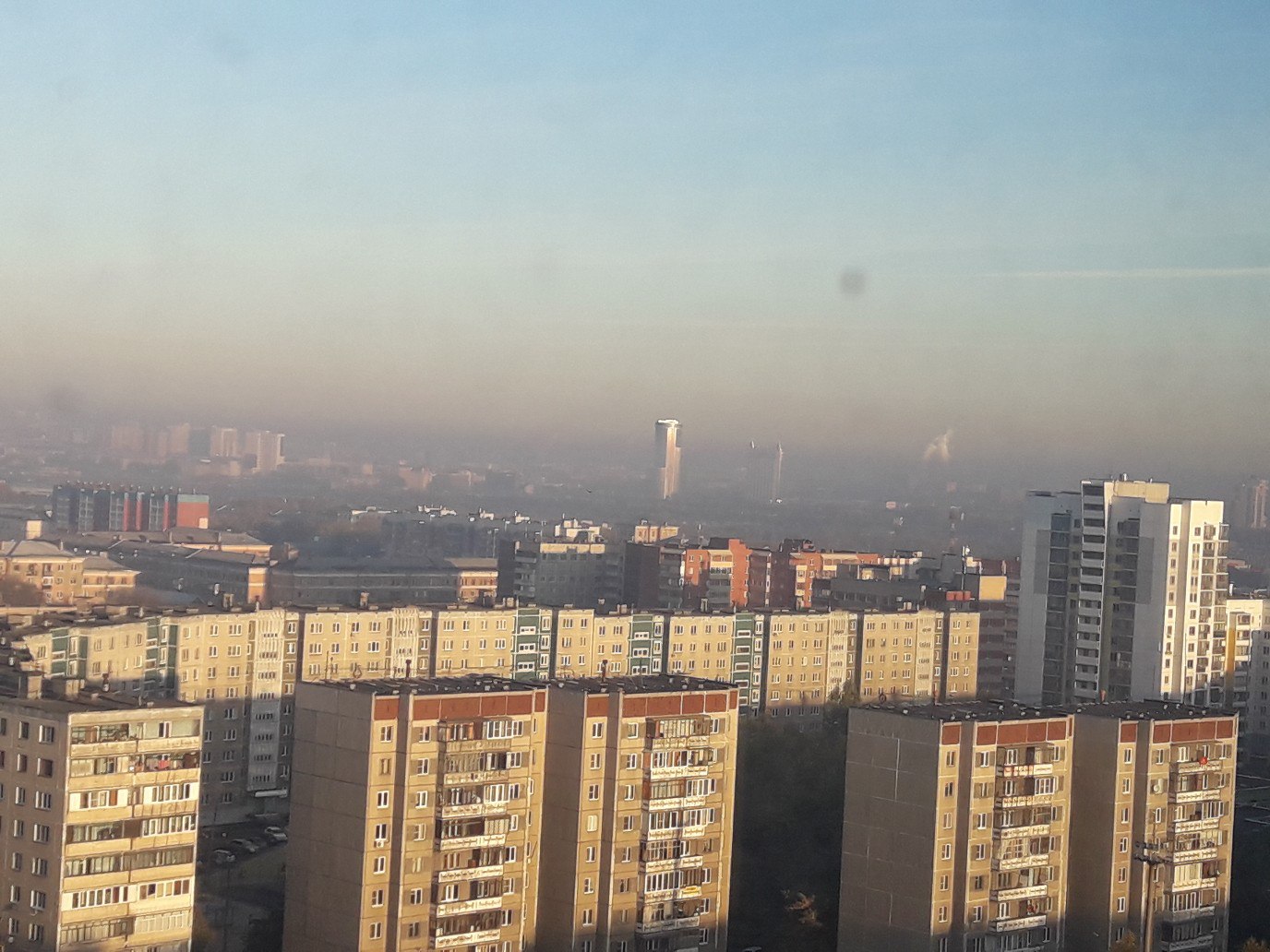 Туманом заволокло центр города Туманом заволокло центр города