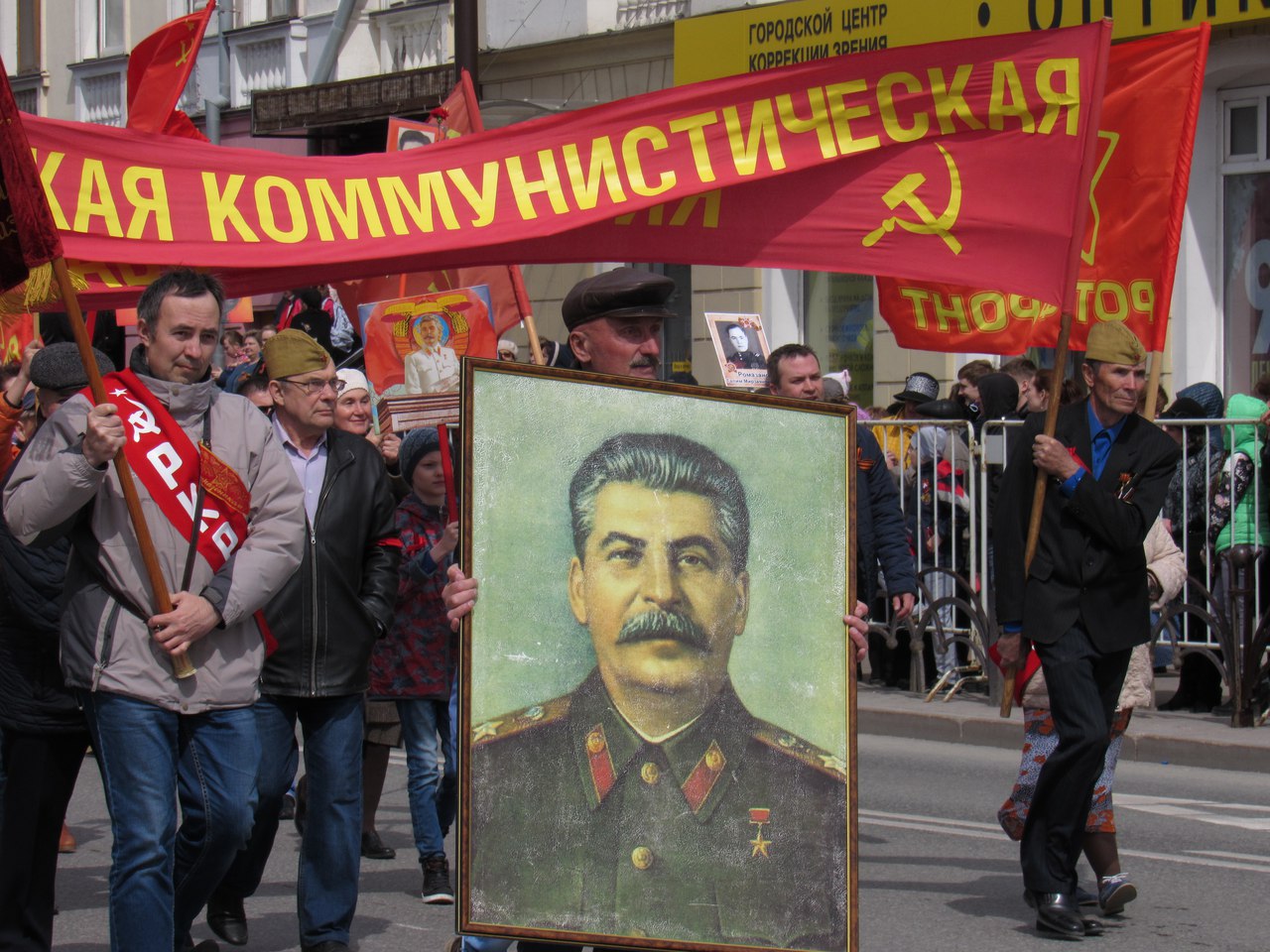 На все претензии коммунисты обычно отвечают, что Иосиф Сталин — весомая историческая личность На все претензии коммунисты обычно отвечают, что Иосиф Сталин — весомая историческая личность
