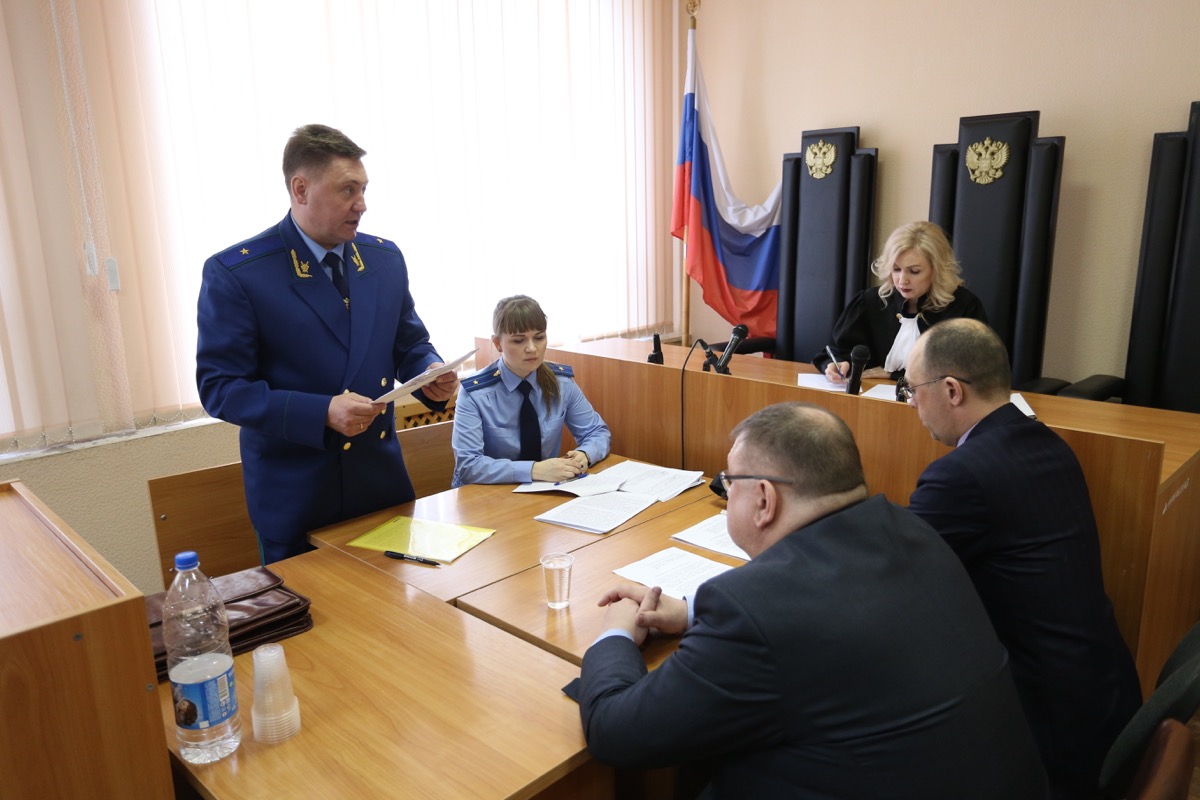 Гособвинитель Андрей Потапов считает возможным наказание Мануйлову «исключительно в виде реального лишения свободы»